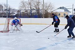 В Рождественские праздники на михайловском катке состоялась любительская встреча по хоккею