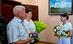 В День семьи, любви и верности, чествовали семейную пару поселка Михайловский