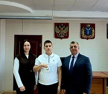 Здоровье в моде: в администрации поселка вручили знаки отличия ГТО