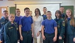 Для учащихся 10 класса была организована встреча с выпускницей михайловской школы