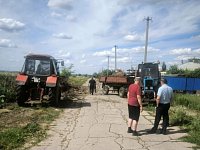 Сотрудники коммунальной службы начали очистку территорий около мусорных баков муниципального округа Михайловский