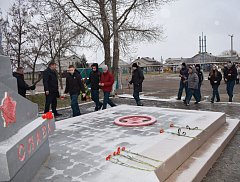 В День неизвестного солдата михайловцы возложили цветы к Обелиску