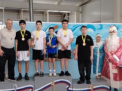 Состоялся новогодний турнир по теннису в бассейне "Дельфин"