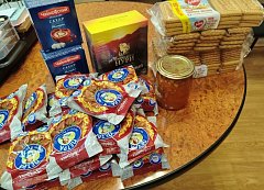 Жители и сотрудники учреждений МО п. Михайловский продолжают собирать гуманитарную помощь для посылок в зону СВО