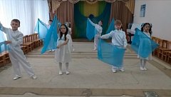 Воспитанники МДОУ "Сказка" приняли участие во  Всероссийском флешмобе "Голубая волна"