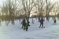 Михайловские ребята сыграли в снежный мяч