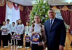 Глава муниципального образования поздравил отличников михайловской школы