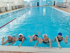 Михайловский бассейн "Дельфин" регулярно посещают участники группы «Здоровье» центра социального обслуживания Краснопартизанского района