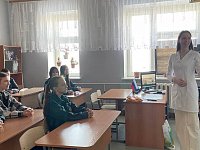 Для учащихся 10 класса была организована встреча с выпускницей михайловской школы