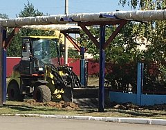 В поселке Михайловский продолжается ремонт тротуаров