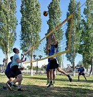 В ознаменование  Дня России в поселке Михайловский прошел  волейбольный турнир