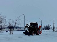 В поселке Михайловский идет уборка снега