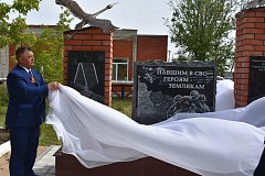 В п. Михайловский торжественно открыли памятник погибшим участникам СВО