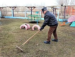В п. Михайловский стартовал месячник по благоустройству и санитарной очистке территории