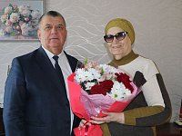 В преддверии Дня Победы поздравили на дому труженицу тыла