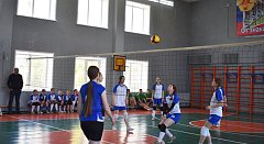 Михайловские волейболисты сразились в праздничном турнире