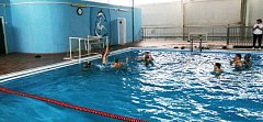 В бассейне «Дельфин» МО п. Михайловский прошли ежегодные соревнования - космостарты по  водному поло «Спорт, космос и хорошее настроение»