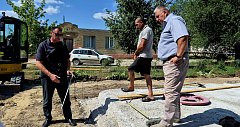 В п. Михайловский идут ремонтные работы по обновлению Обелиска славы советского народа-победителя в Великой Отечественной войне
