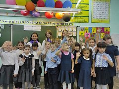 В школе п. Михайловский волонтеры провели акцию "Время играть"