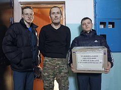 Учащиеся михайловской школы передали от имени Администрации посёлка Михайловский именную гуманитарную помощь бойцу, пришедшему в отпуск