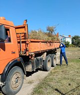 В рамках месячника по благоустройству и санитарной очистке муниципального образования посёлок Михайловский продолжается вывоз ботвы, травы и сухих веток