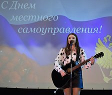 В День местного самоуправления в п.Михайловский прошел праздничный концерт