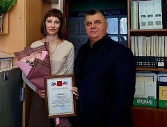 Глава муниципального образования п. Михайловский поздравил с юбилеем начальника правового отдела администрации