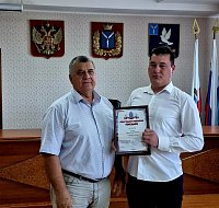 Глава МО п. Михайловский А.М. Романов наградил Благодарственными письмами Министерства строительства и ЖКХ Саратовской области за добросовестный труд сотрудников МУП "ВОДОРЕСУРС"