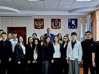 Экскурсия школьников в администрацию МО п. Михайловский