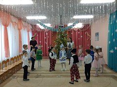 В дни Рождественских святок, в михайловском детском саду, состоялась встреча ребят с настоятелем храма в честь иконы Пресвятой Богородицы "Державная" протоиереем Александром Кашулиным
