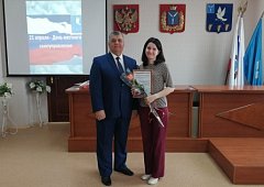 Глава МО п. Михайловский вручил Почетные грамоты сотрудникам муниципального образования