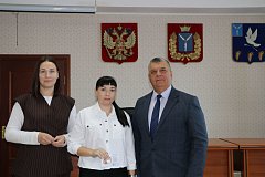 Здоровье в моде: в администрации поселка вручили знаки отличия ГТО