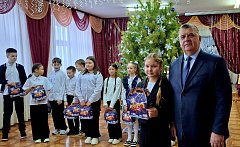 Глава муниципального образования поздравил отличников михайловской школы