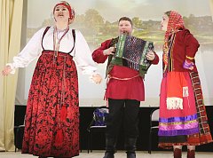 Фольклорный ансамбль «Балаганъ» выступил с концертом в поселке Михайловский