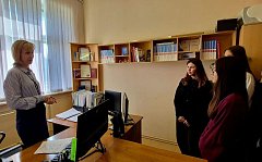 Экскурсия школьников в администрацию МО п. Михайловский