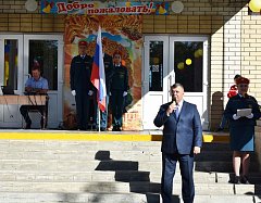 Глава муниципального образования п. Михайловский поздравил педагогов, школьников, родителей с Днем знаний