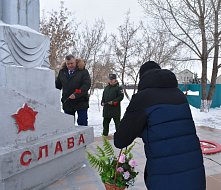 В п. Михайловский состоялась церемония возложения цветов, приуроченная к Дню защитника Отечества