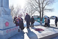 В поселке Михайловский состоялось возложение цветов к Обелиску