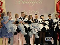 Для одиннадцатиклассников михайловской школы прошел выпускной бал