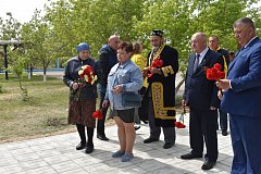 В п. Михайловский торжественно открыли памятник погибшим участникам СВО