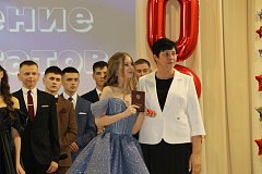 Для одиннадцатиклассников михайловской школы прошел выпускной бал