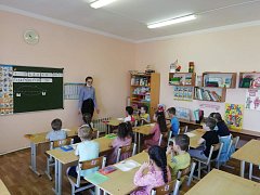 Учитель начальных классов школы п. Михайловский" познакомилась с будущими первоклассниками