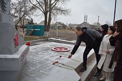 В День неизвестного солдата михайловцы возложили цветы к Обелиску