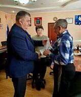 Еще одной семье муниципального образования поселок Михайловский вручили сертификат на переселение
