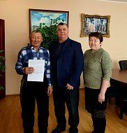 Еще одной семье муниципального образования поселок Михайловский вручили сертификат на переселение