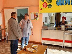 Глава МО п. Михайловский проверил организацию питания в школьной столовой