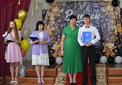 В михайловской школе выпускники одиннадцатого класса получили аттестаты