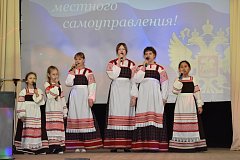 В День местного самоуправления в п.Михайловский прошел праздничный концерт