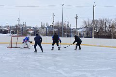 В Рождественские праздники на михайловском катке состоялась любительская встреча по хоккею