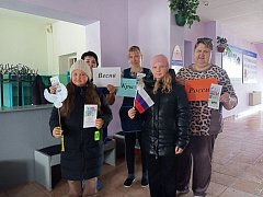 Волонтёры михайловской школы провели акцию, приуроченную ко Дню воссоединения Крыма с Россией